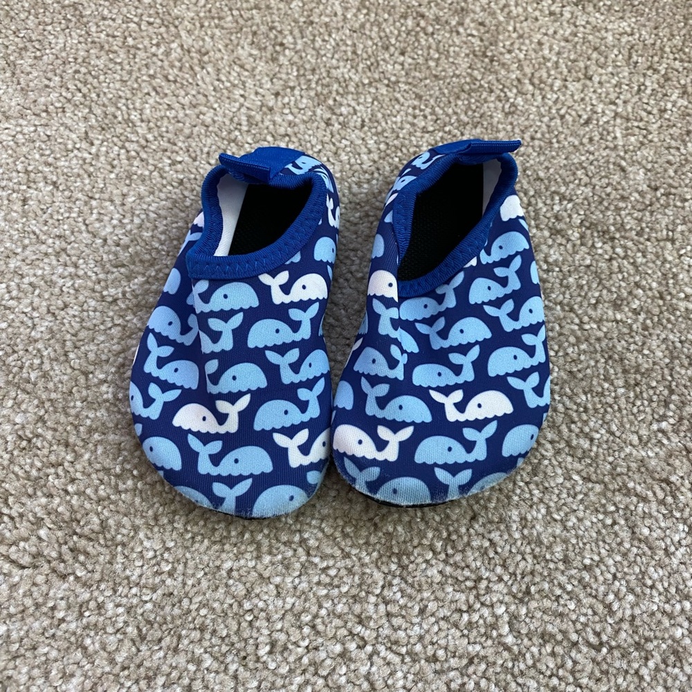 Blue Whale Print Baby Water Shoes, size 4 infant